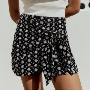 ZARA OPENWORK EMBROIDERY KNOTTED SKORT